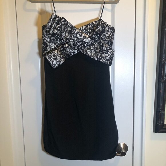 Marchesa Notte Dresses & Skirts - Marchesa Notte Black And White Lace Mini Cocktail Dress Size 6 EUC
